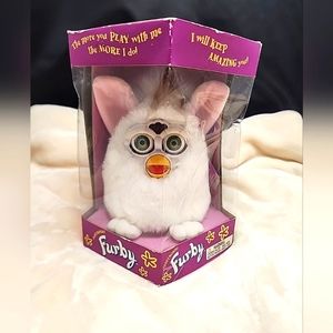 NIB 1998 Vintage Furby Snowball with Green eyes